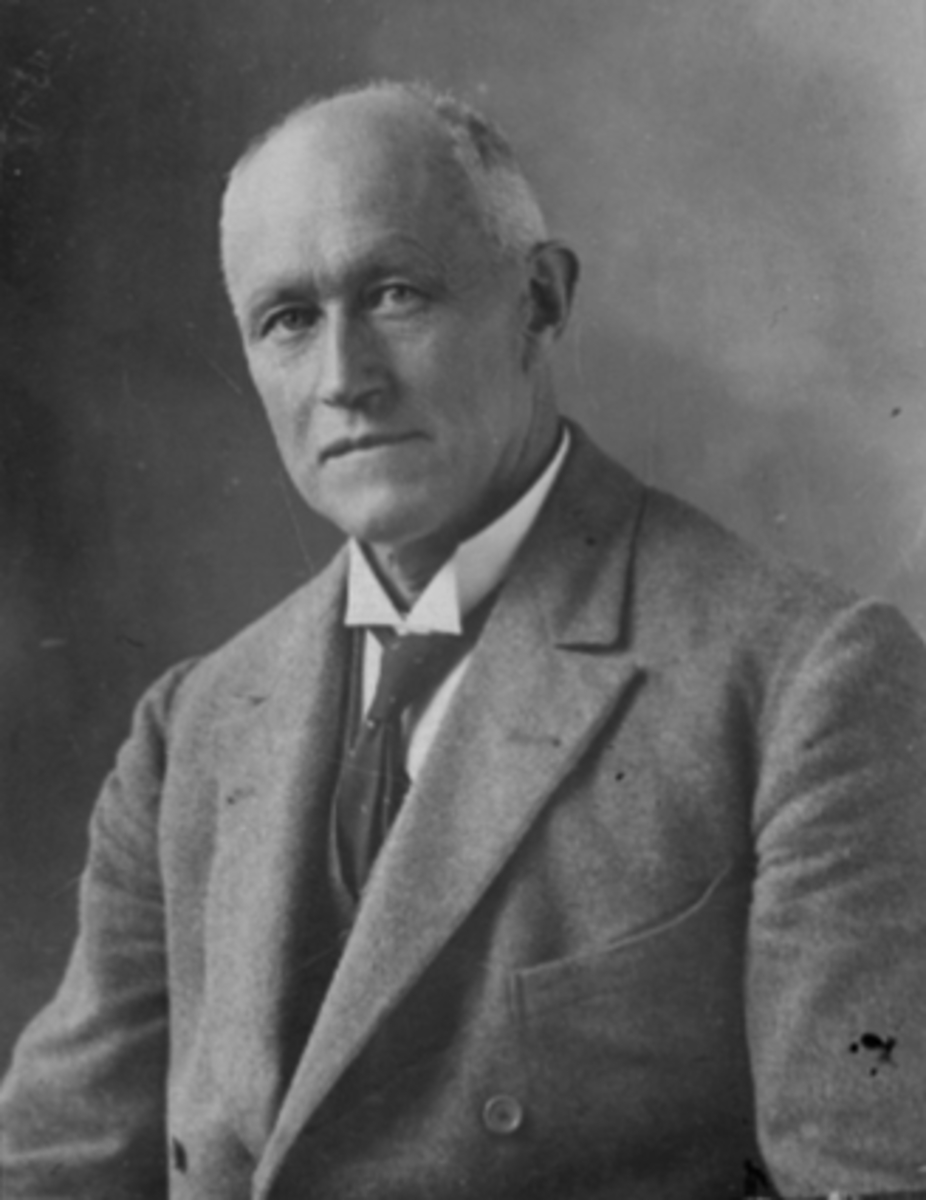 Anno Domkirkeodden, PORTRETT, MR. PAUL ROCHUSSON, BESTYRER, HAMAR MELKEFABRIKK, HAMAR ROKLUBB.