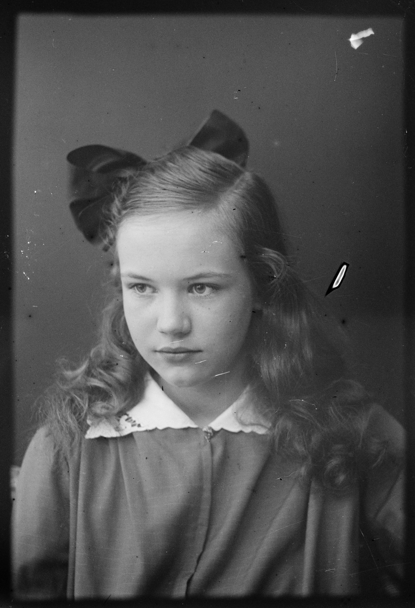 Skötsner-Edhlund, Ateljé Portrait - Tyra Edhlund, Östhammar, Uppland