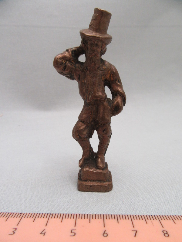 Unknown artist, Talumees kübaraga