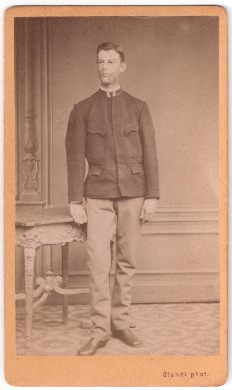 Ivan (27. 10. 1832.––30. 8. 1897.) Standl, Časnik u atelijeru