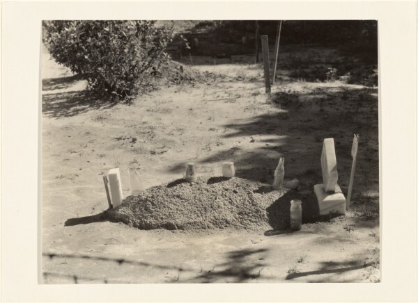 Walker Evans, A Child's Grave, Hale County, Alabama
