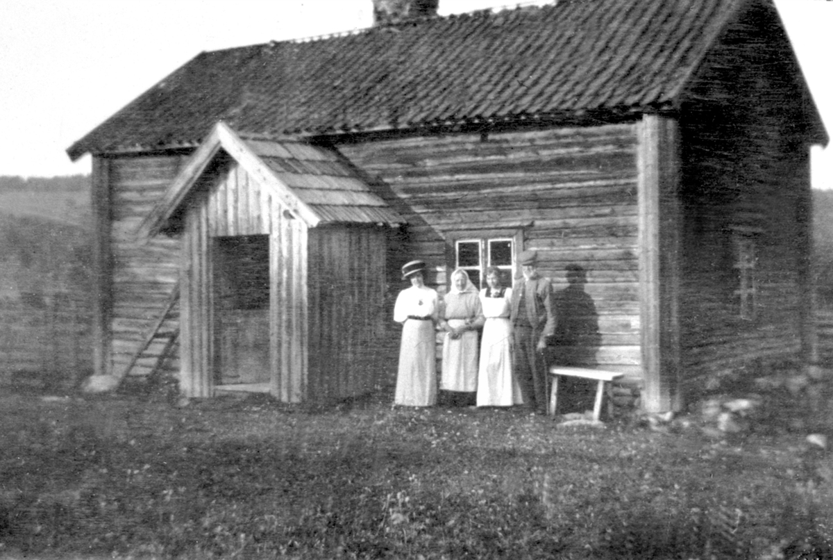 Anno Domkirkeodden, Eksteriør, husmannsplassen Stensveen under Simenstad gård, Veldre, Ringsaker.