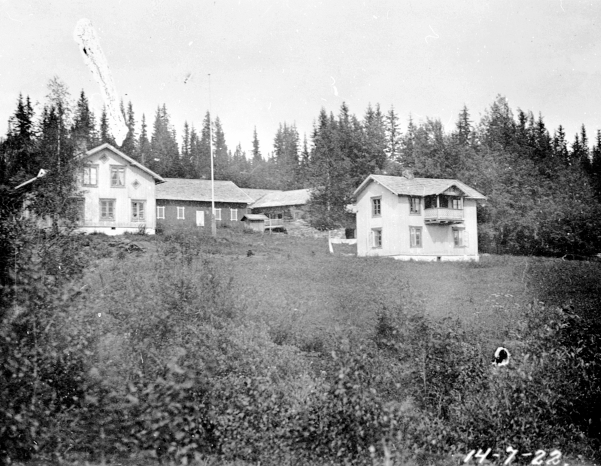 Anno Domkirkeodden, Eksteriør, Harkerud gård, Mesnalia, Ringsaker. Familien Løken fra Granerud gård, Brumunddal leide seg inn her i sommerferier.