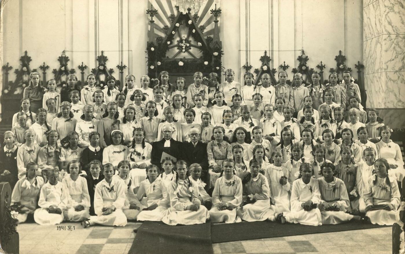Petras Ločeris, Konfirmantės su evangelikų reformatų kunigu Povilu Jašinsku ir vargonininku Strazdu