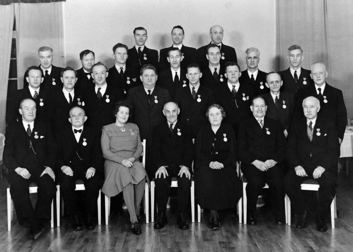 Anno Domkirkeodden, GRUPPE, ARBEIDERE, FUNKSJONÆRER, NORRØNA SKOFABRIKK A/SUtdeling av Norges Vels medalje for lang og tro tjeneste.
