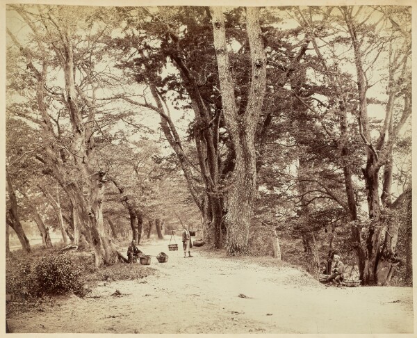 Felice Beato, [Japanese country road with travelers]