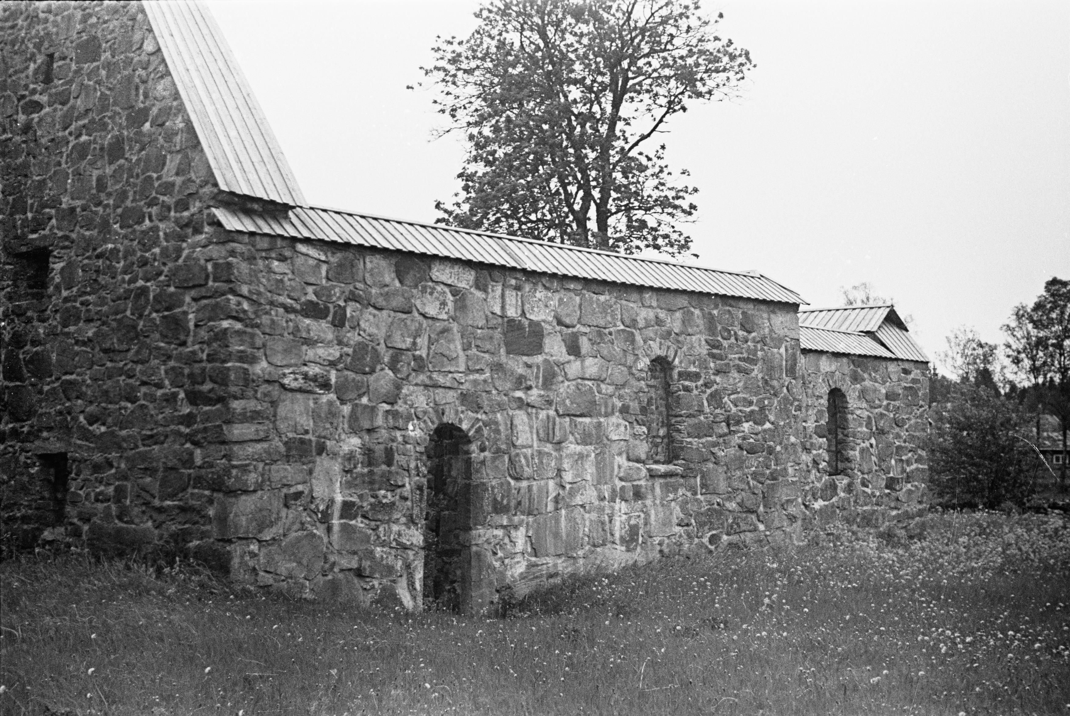 Bertil Berthelson, Fänneslunda kyrkoruin