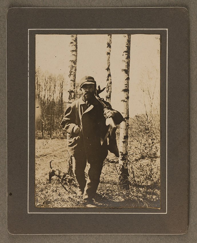 Unknown artist, Karl Hagemeister als Jäger mit Gewehr über der Schulter, um 1890