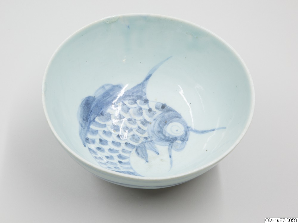 Unknown artist, Skål, Husgeråd, Porslinsskål med karp och landskap i underglasyrblått, Bowl, Household utensil