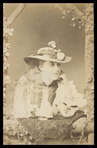 London Stereoscopic and Photographic Company, Guy Little Theatrical Photograph
