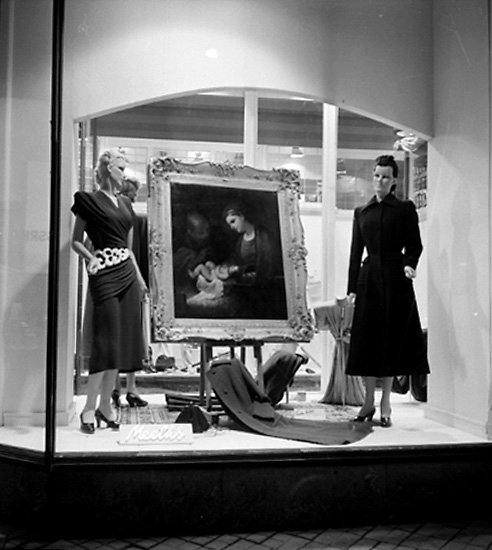 Knut Borg, Meeths, shop window with board. Beijer (orderer?).