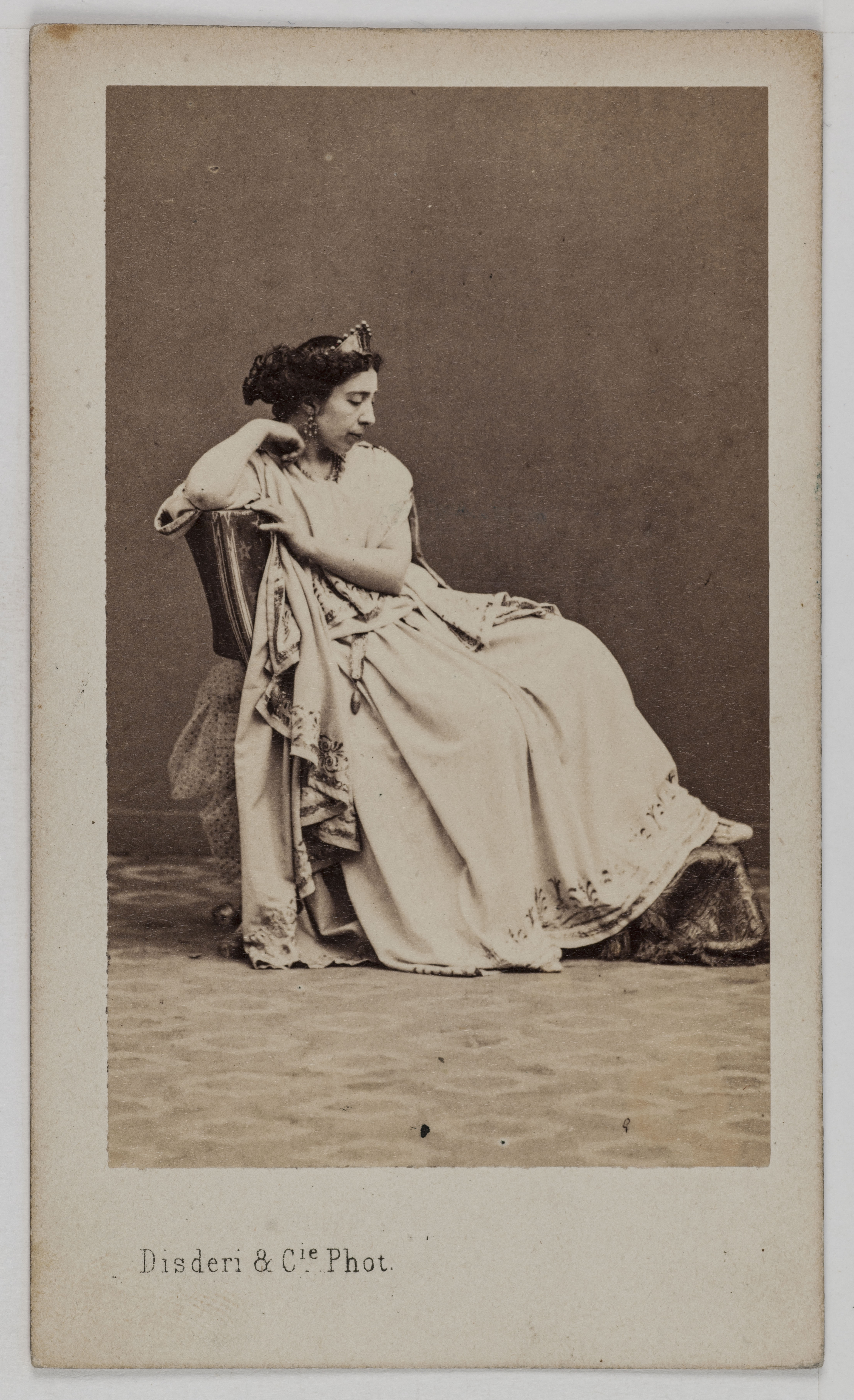 Disderi & Cie, Portrait de Pauline Viardot (née Pauline Garcia, 1821-1910), mezzo-soprano et compositrice, dans le rôle d'Eurydice dans l'Orphée de Gluck.