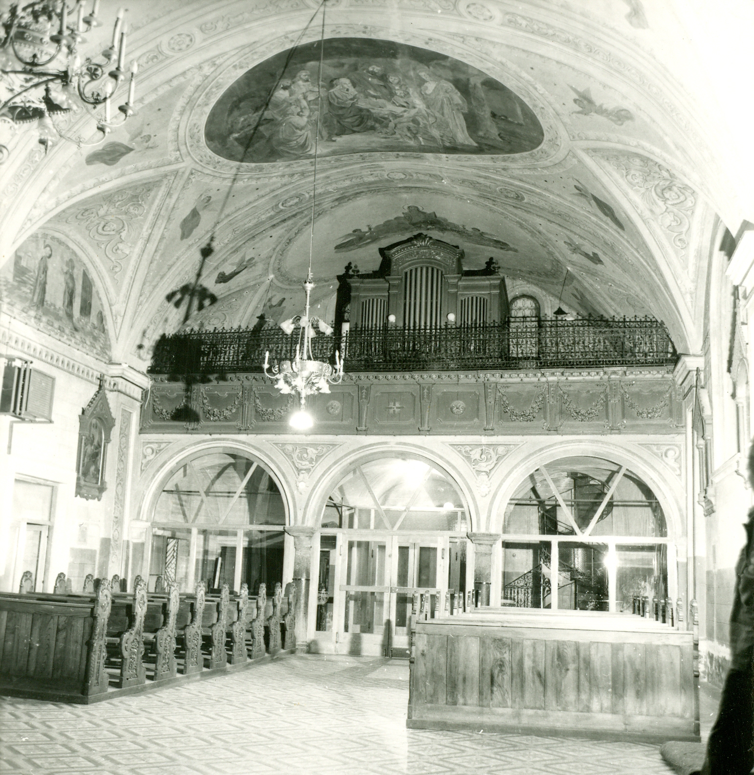 Nino Vranić, Karlovac (Karlovac) - Župna crkva franjevačkog samostana - Smještaj u prostoru