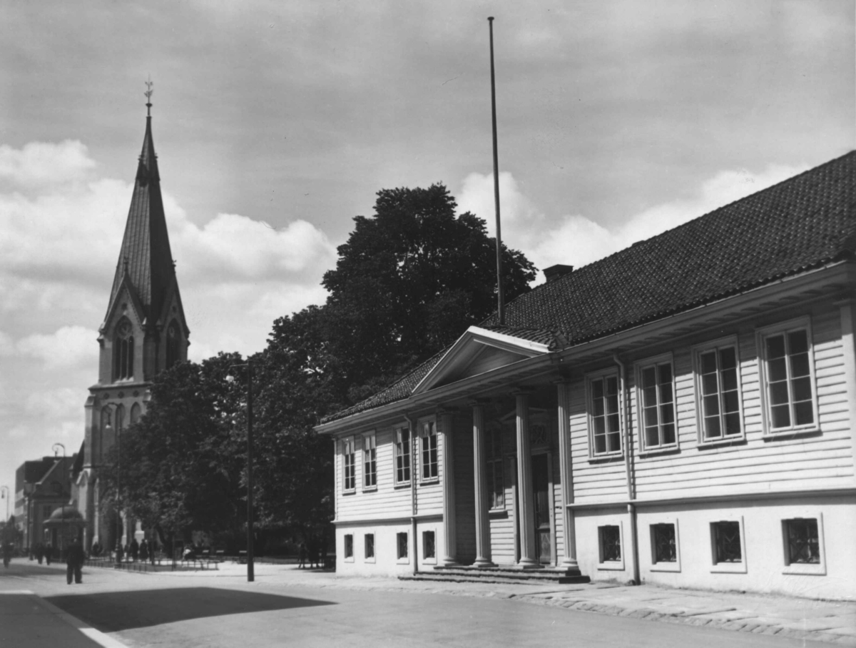 Anders Beer Wilse, Wilse original. Kristiansand, gatebilde med sparebank og Domkirken i sentrum.