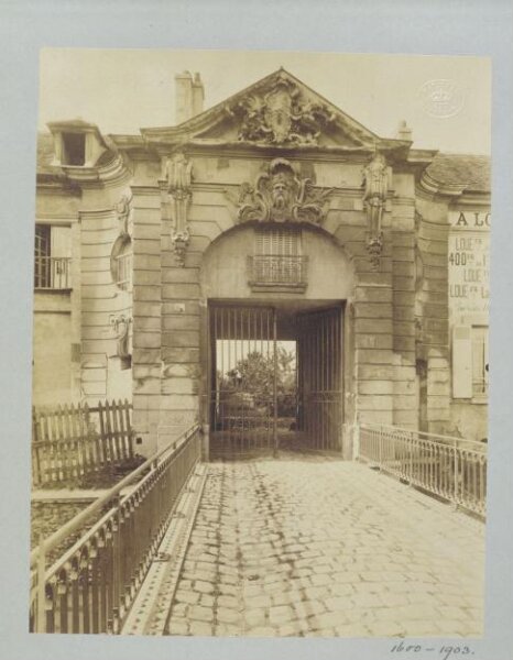 Atget, Jean-Eugène-Auguste, Gateway to Estate of Ducs d'Orleans