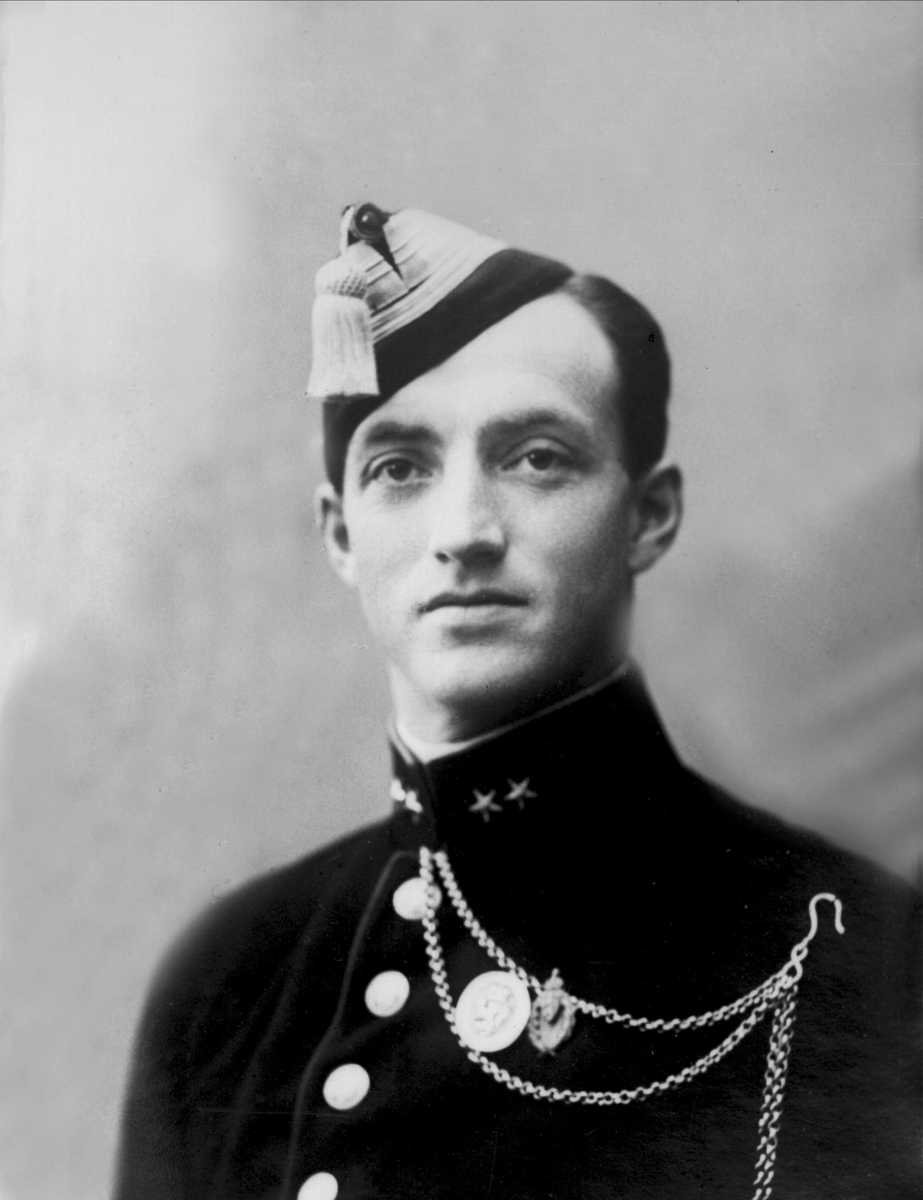 Gustav Borgen, Markus Bersvendson Skaalvik fra Halsa, Nord-Møre. Tjenestegjorde i HM Kongens Garde fra 1925. Bildet må være fra 1925-26 og er det som er brukt i Norges Militære Embedsmenn 1929. Avfotografering.