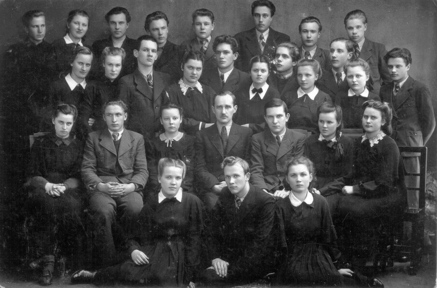 Boruchas Michelsonas, Biržų gimnazijos mokiniai su mokytoju J. Šiliniu