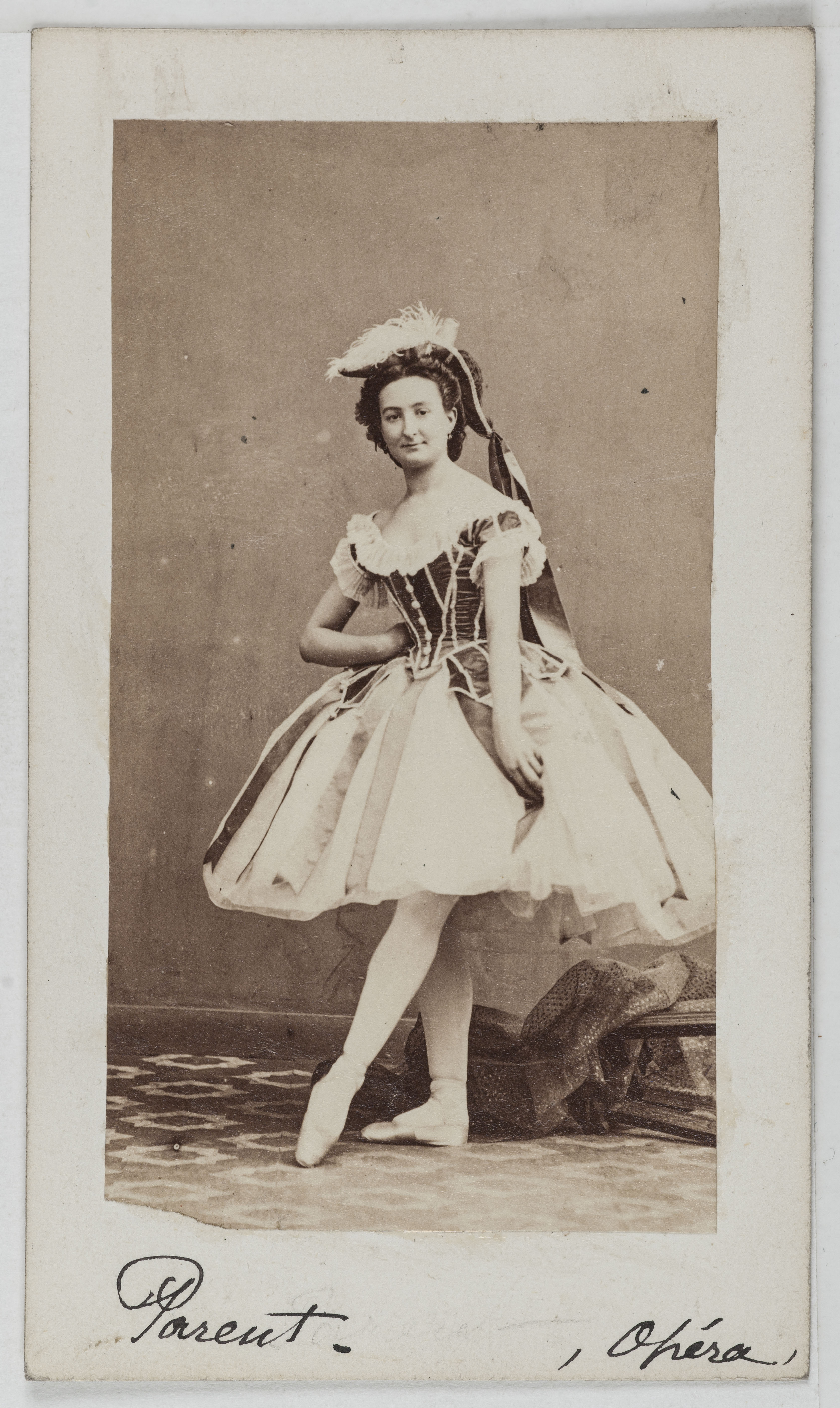Anonyme, Portrait de Parent, danseuse au Théâtre des Bouffes Parisiens et au Théâtre de la Porte Saint Martin.