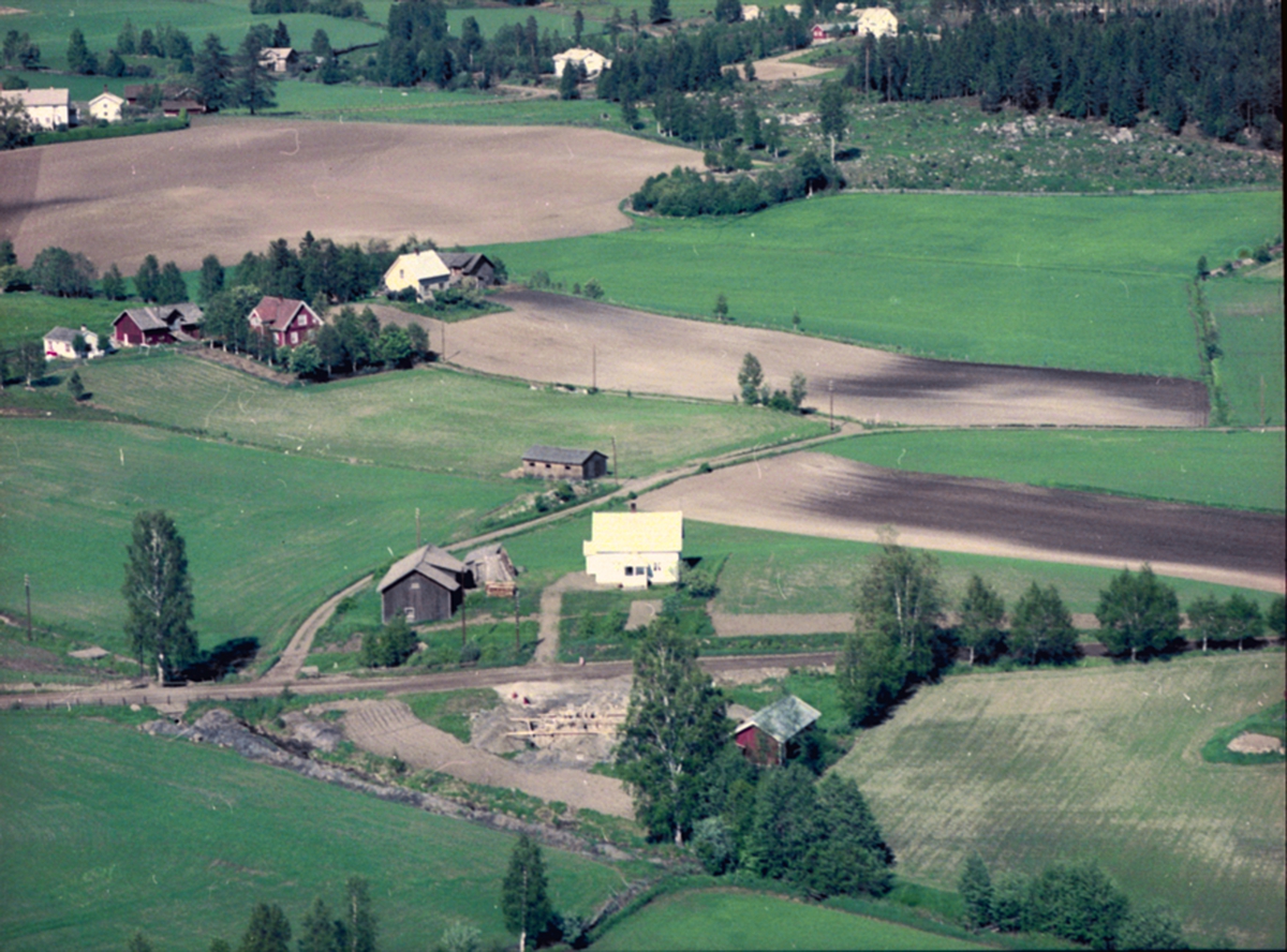 Widerøes Flyveselskap A/S, FLYFOTO SMÅBRUK, REKSTAD, MÅGÅRDVEGEN