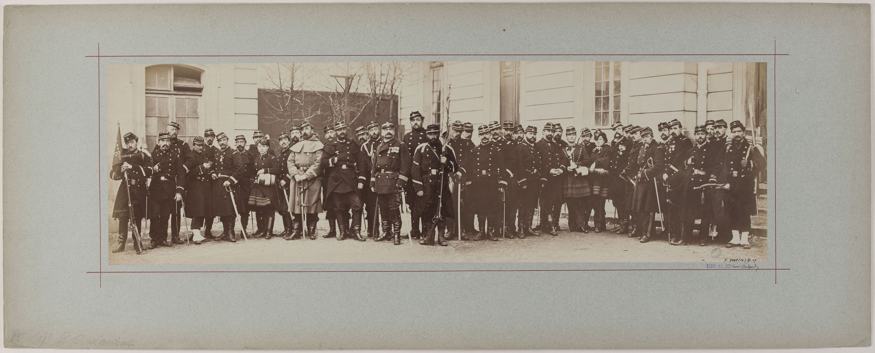 André-Adolphe-Eugène Disdéri, Panorama : portrait de groupe de soldats du 12e régiment