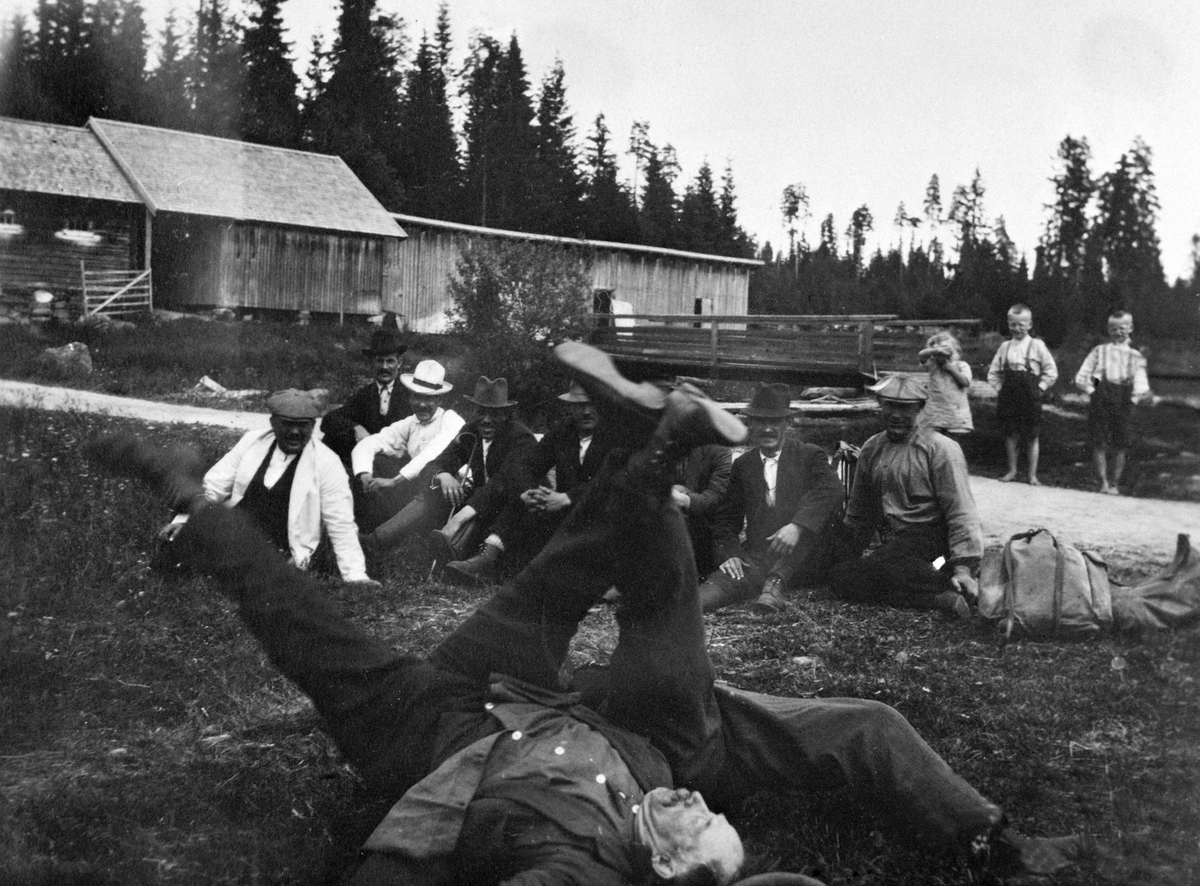 Normann Helger, SKOGSBEFARING, RAST, GAMMELSAGA, HVILEPAUSE, SPARKER RÆVKROK,