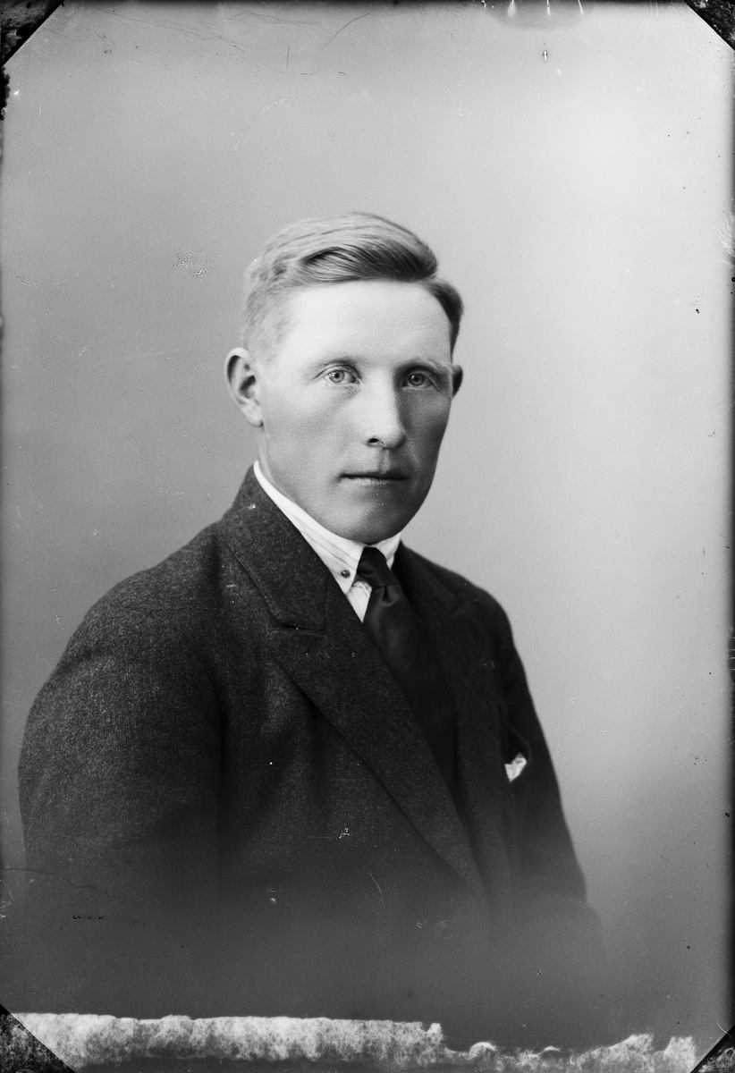 Skötsner-Edhlund, Portrait of Ateljé - Gustaf Mattsson of RovAra, Valö socken, Uppland