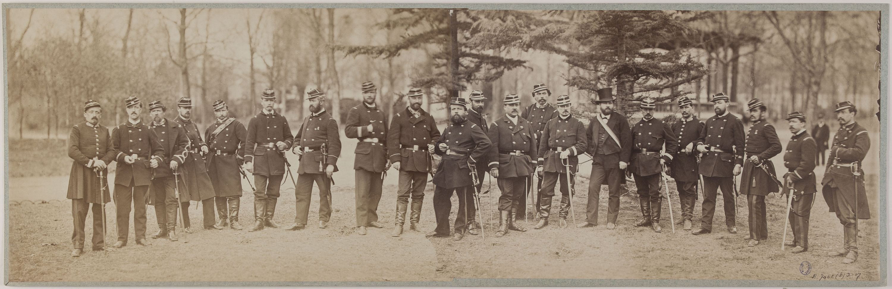 André-Adolphe-Eugène Disdéri, Panorama : portrait de groupe de soldats