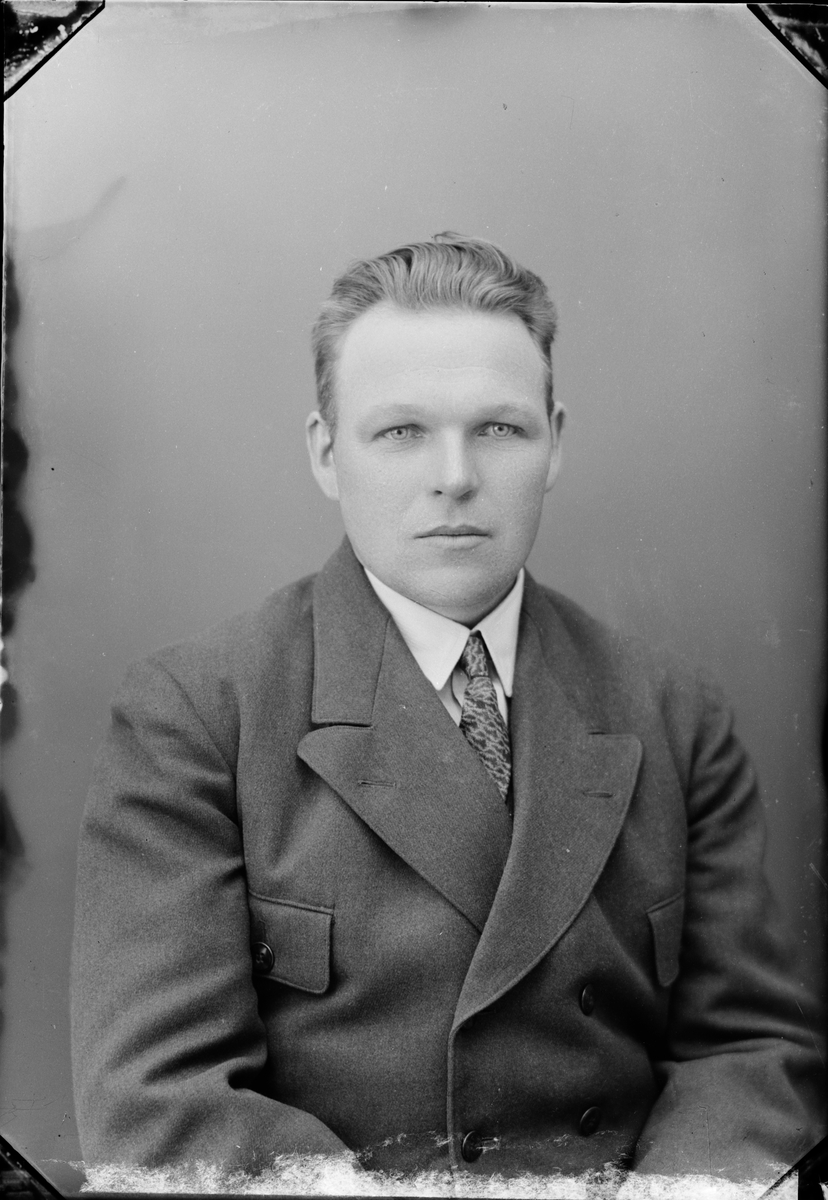 Skötsner-Edhlund, Ateljéporträtt - Bror Jansson från Knutby, Uppland