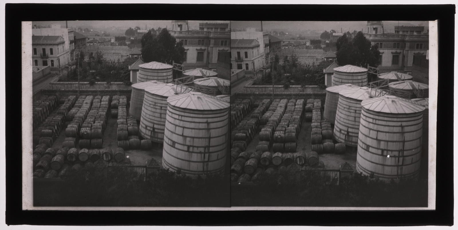 Desconegut, [Containers]