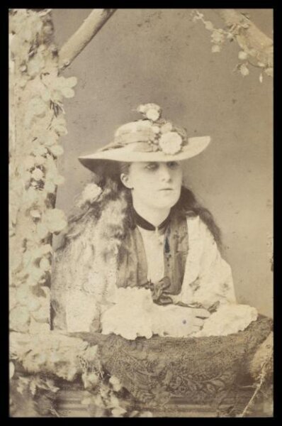 London Stereoscopic and Photographic Company, Guy Little Theatrical Photograph