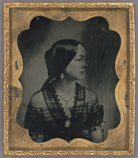 Unknown, [Profile portrait of a young woman]