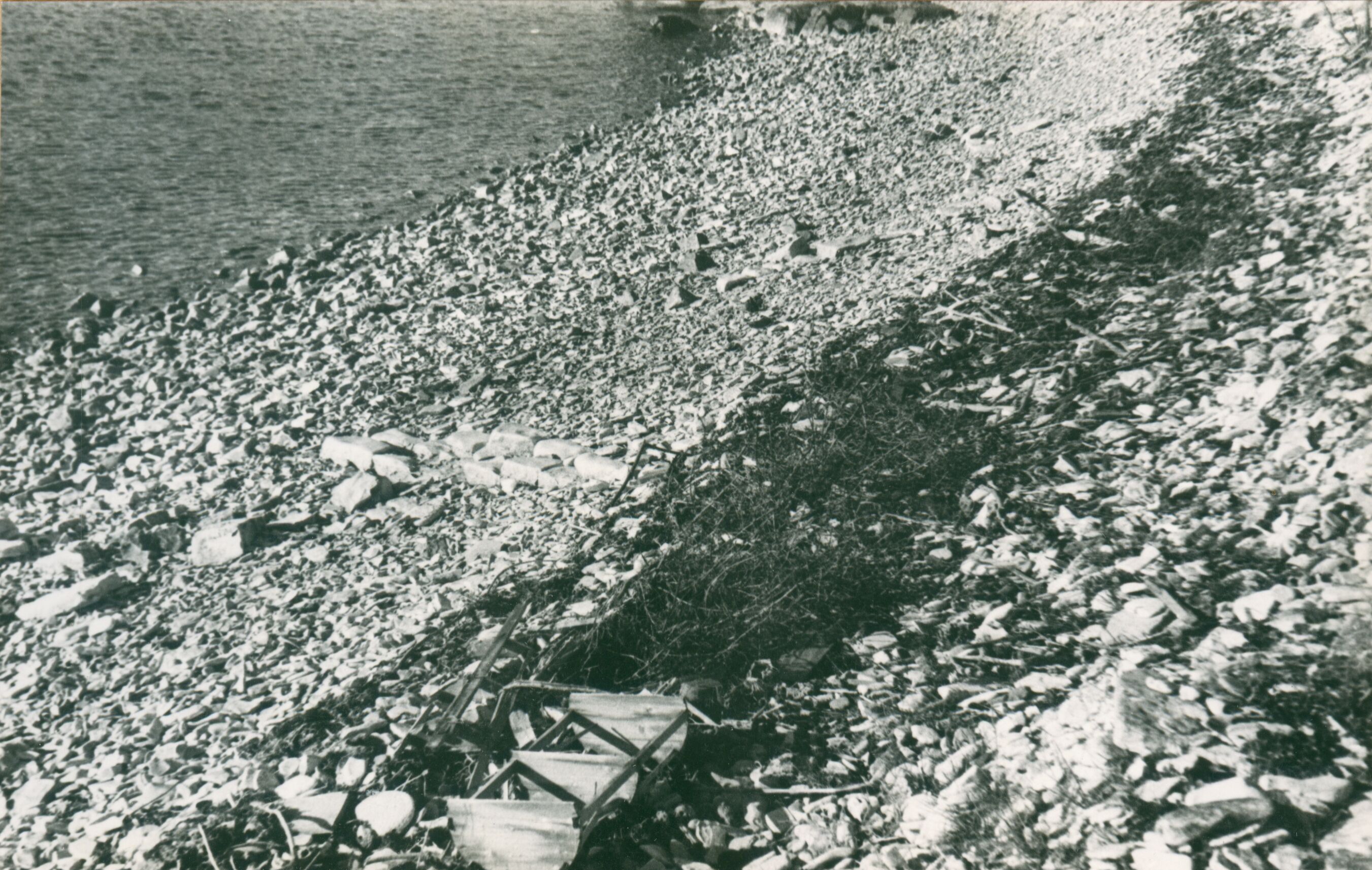 Branko Fučić, Sveti Andrija (Rovinj), preostaci ruševina rimske ili ranosrednjovjekovne zgrade u uvali Val Maschin; veći dio pod morskom razinom, detalj