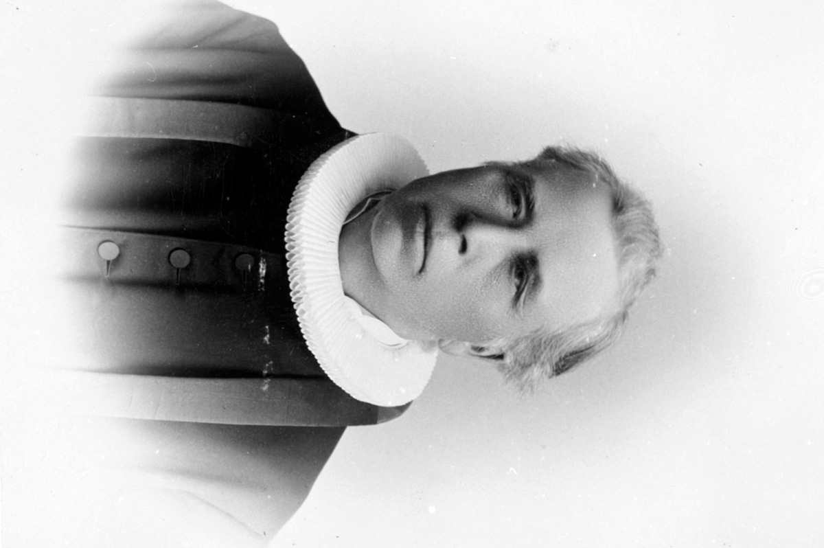 Anno Domkirkeodden, Portrett, prest Sjønde Larsson Nordberg f.05. 05. 1839, Furnes.