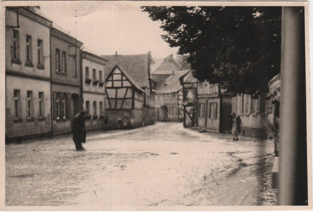 Jupp Schuld, Überflutung der Hauptstraße 1946 nach Starkregen