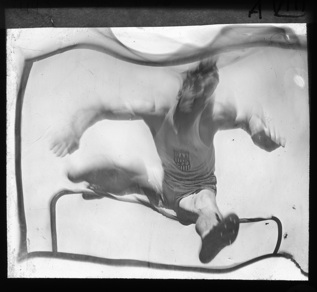 Unknown artist, Skioptikonbild från Institutionen för fotografi vid Kungliga Tekniska Högskolan. Använd av professor Helmer Bäckström som föreläsningsmaterial. Bäckström var Sveriges första professor i fotografi vid Kungliga Tekniska Högskolan i Stockholm 1948-1958. Exempel på framkallningsfel.