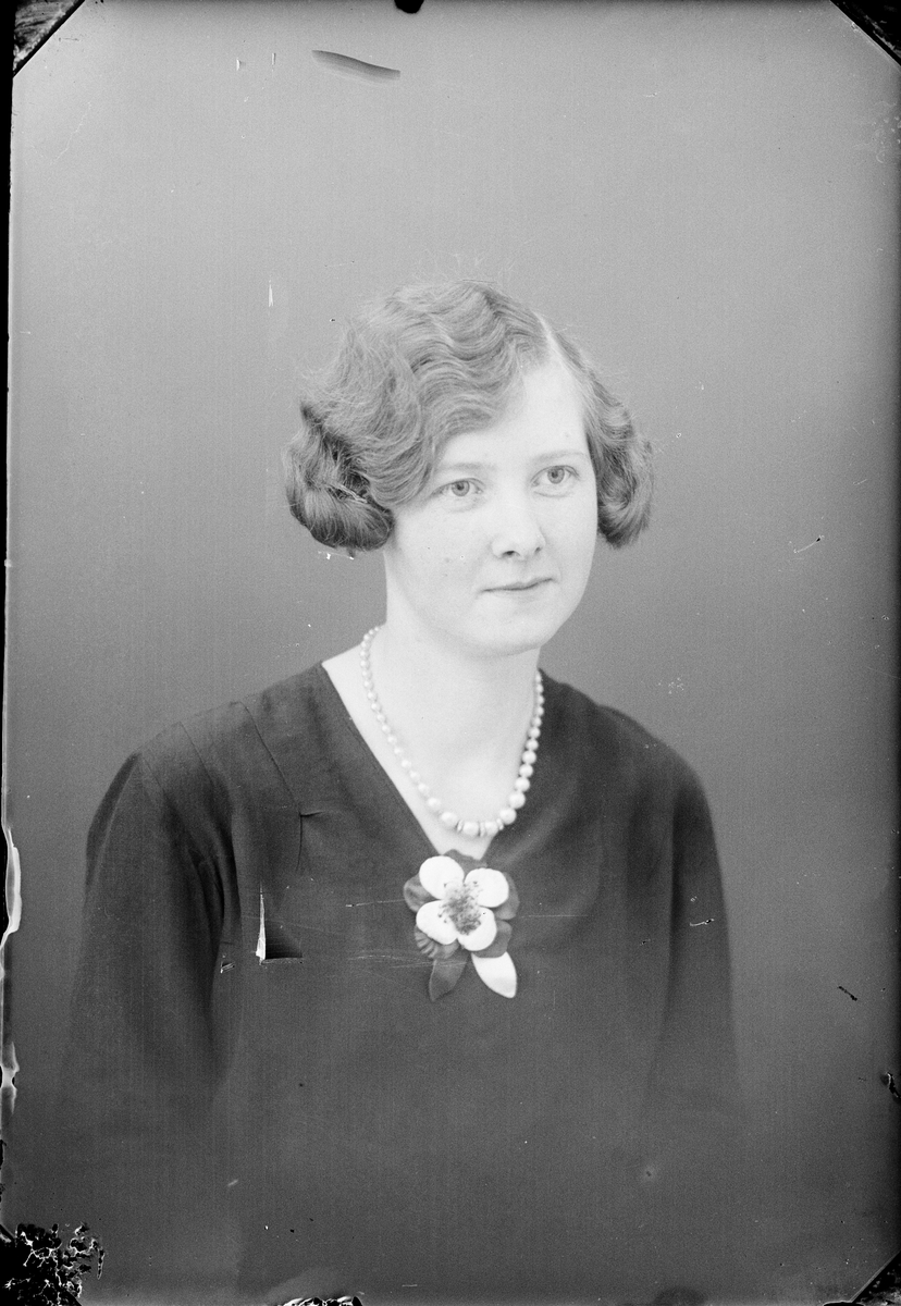 Skötsner-Edhlund, Ateljé Portrait - Woman, Östhammar, Uppland