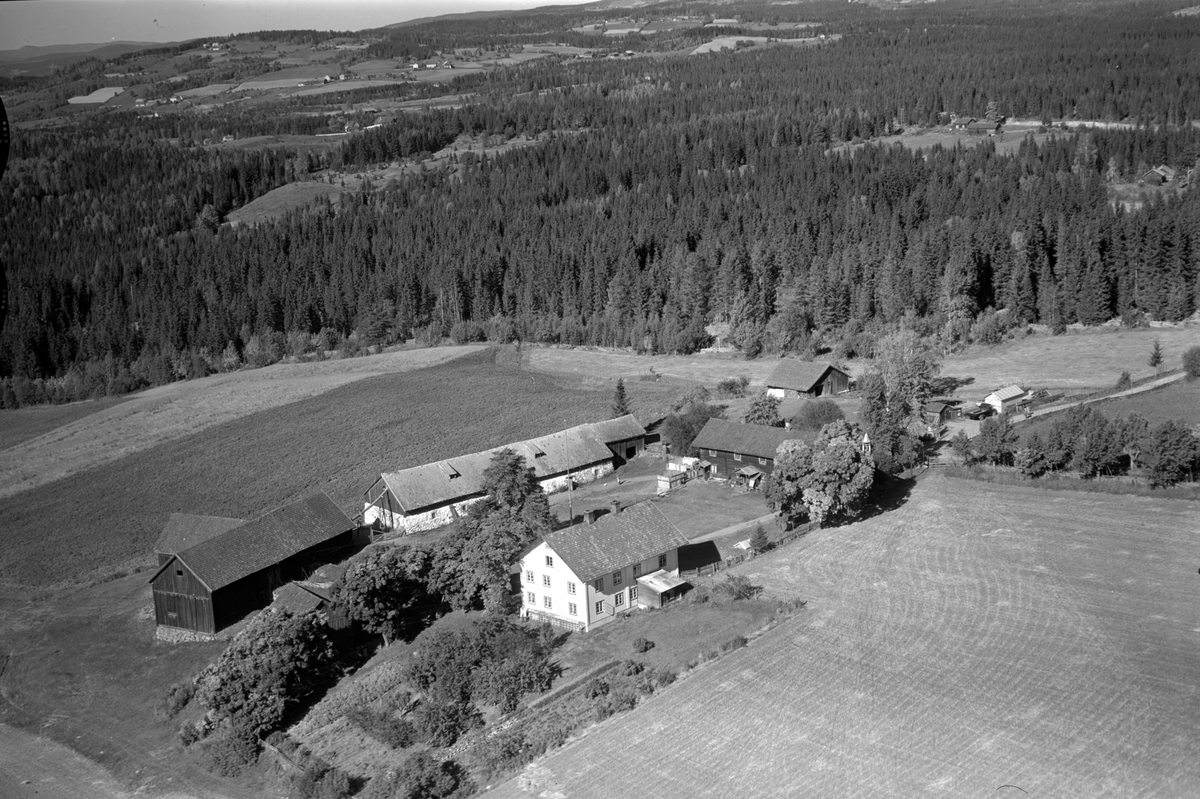 Anno Domkirkeodden, Flyfoto av Tretenga gard, Brøttum, Ringsaker.