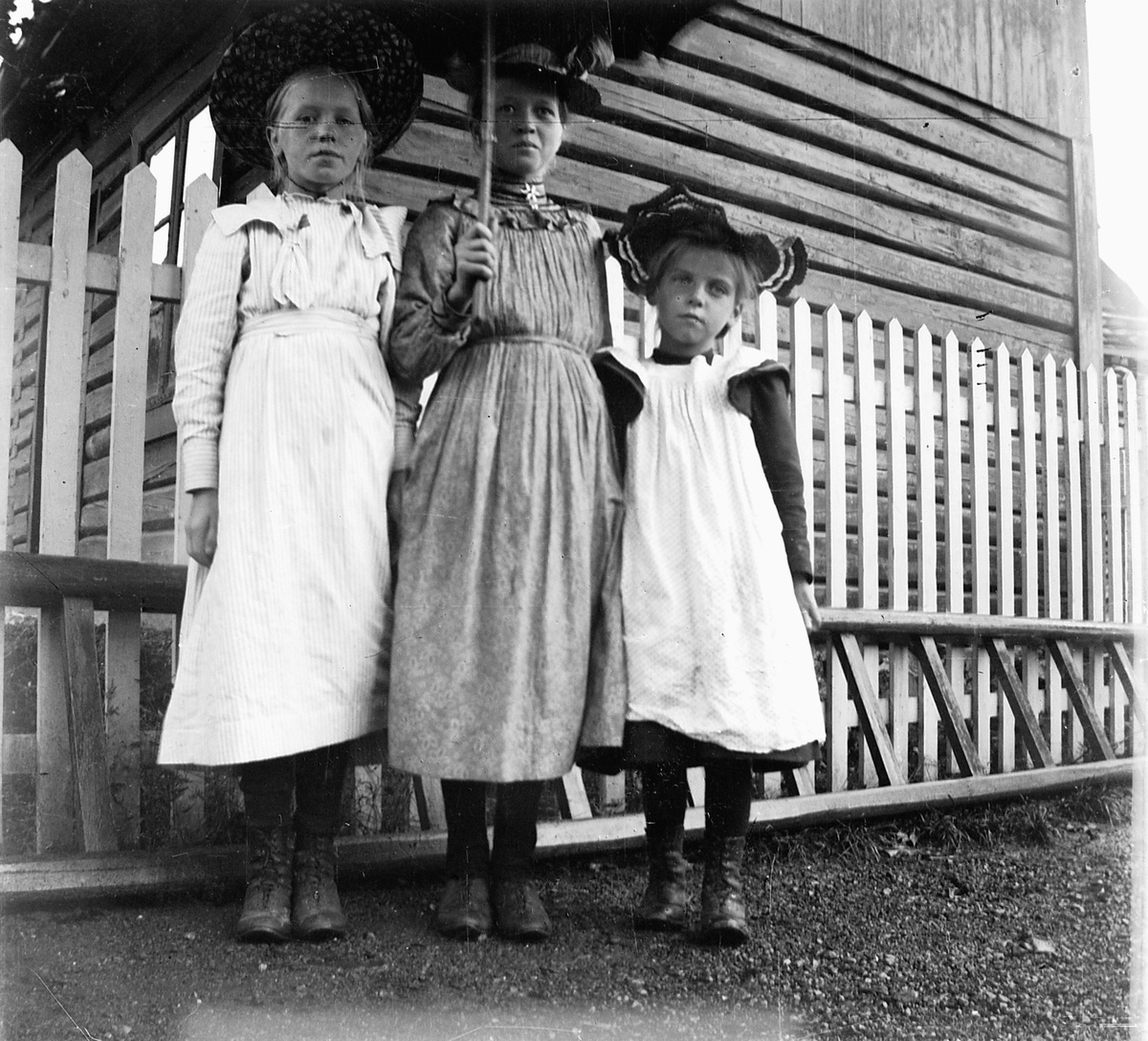 Ragnvald Andersen, Olga Fjellset, Ragna Synstad og ukjent.