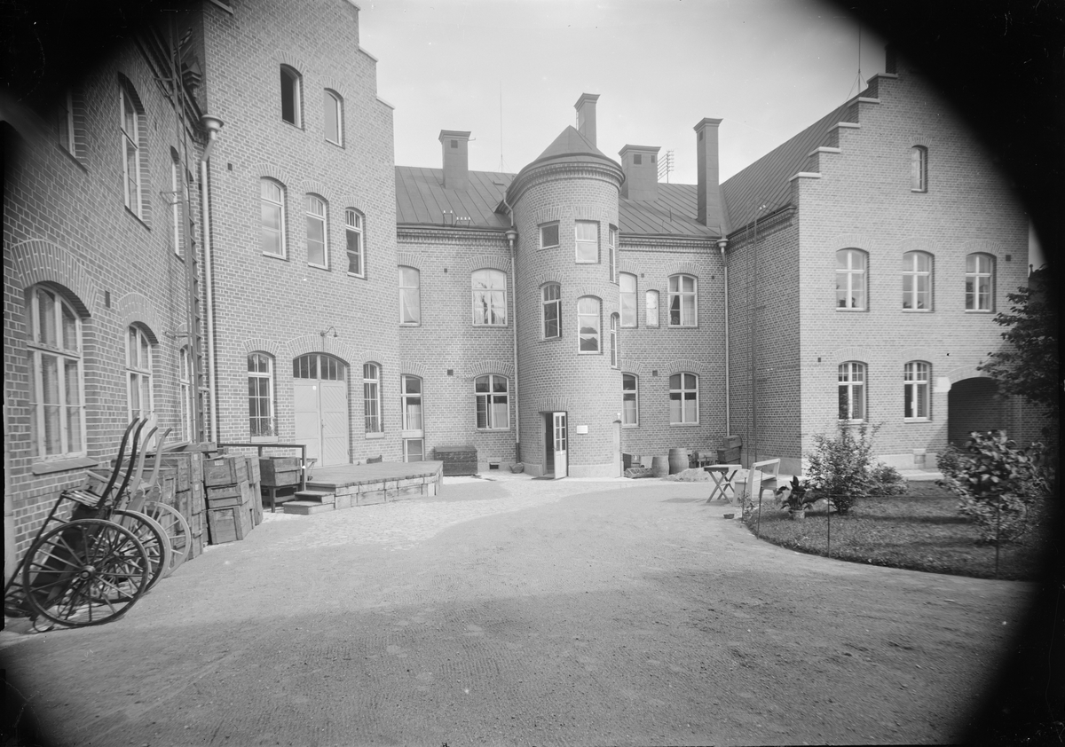 Henri Osti's Fotografiateliér, Farm Interior, Sprihandelsbolag, DragarbrunnsG43, Uppsala 1909