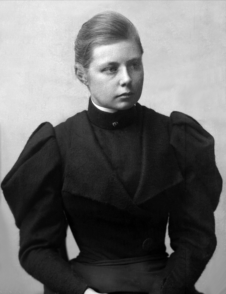 Gustav Borgen, Portrett av Aslaug Grøntvedt, sekretær for Fridtjof Nansen i 1923.