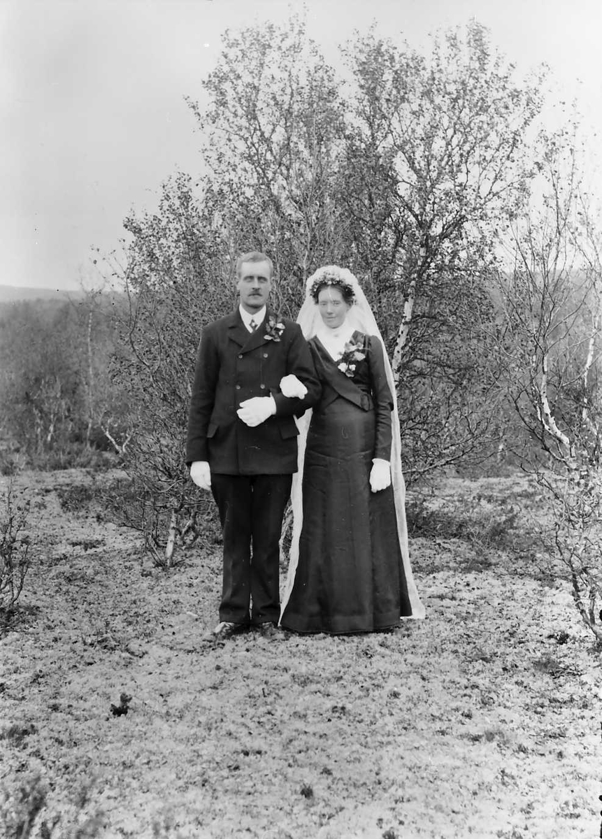 Peder J. Bredalslien, Brudebilde.