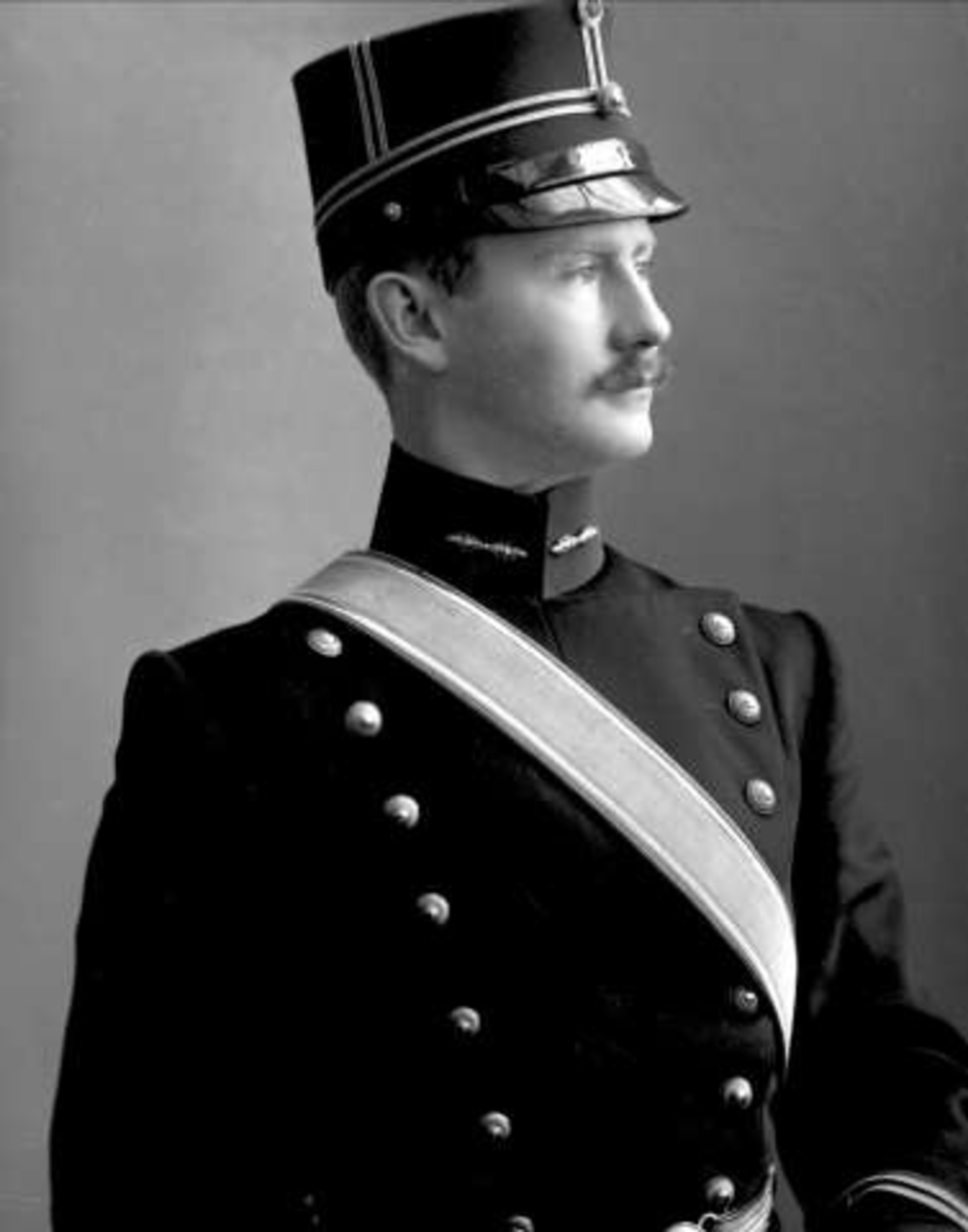 Gustav Borgen, Portrett, mann i uniform som løytnant. Mads Langaard.