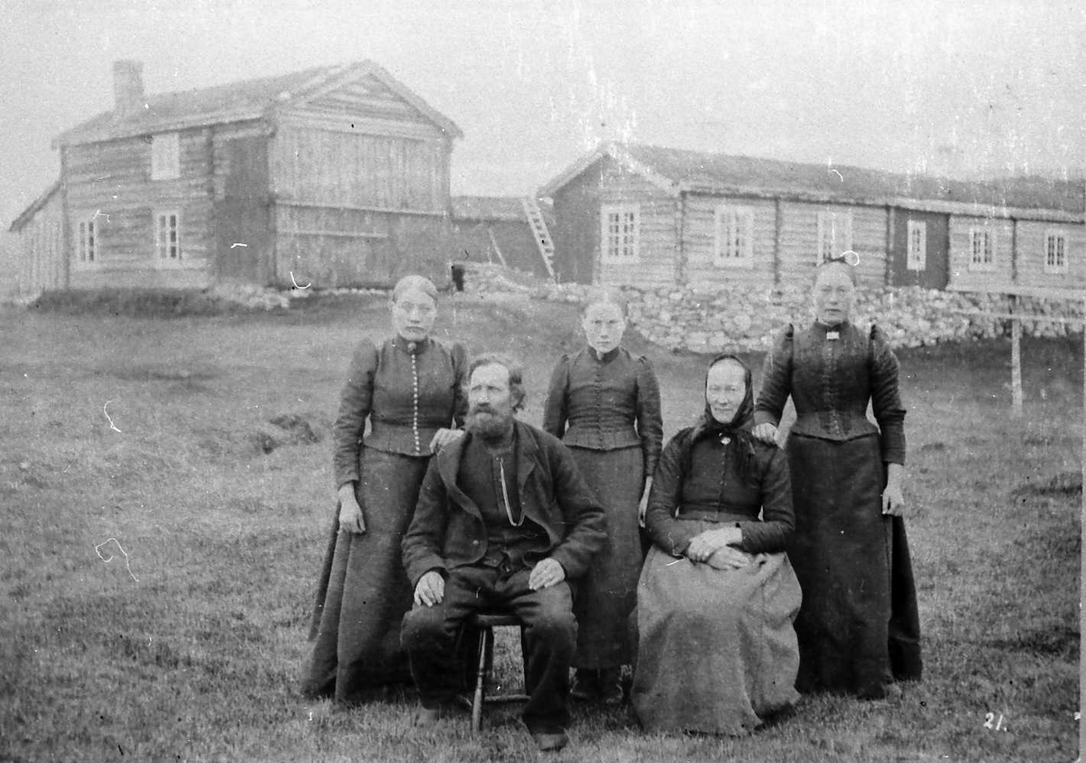 Jan Erik Øvergård, Familiebilde, gardsbruk