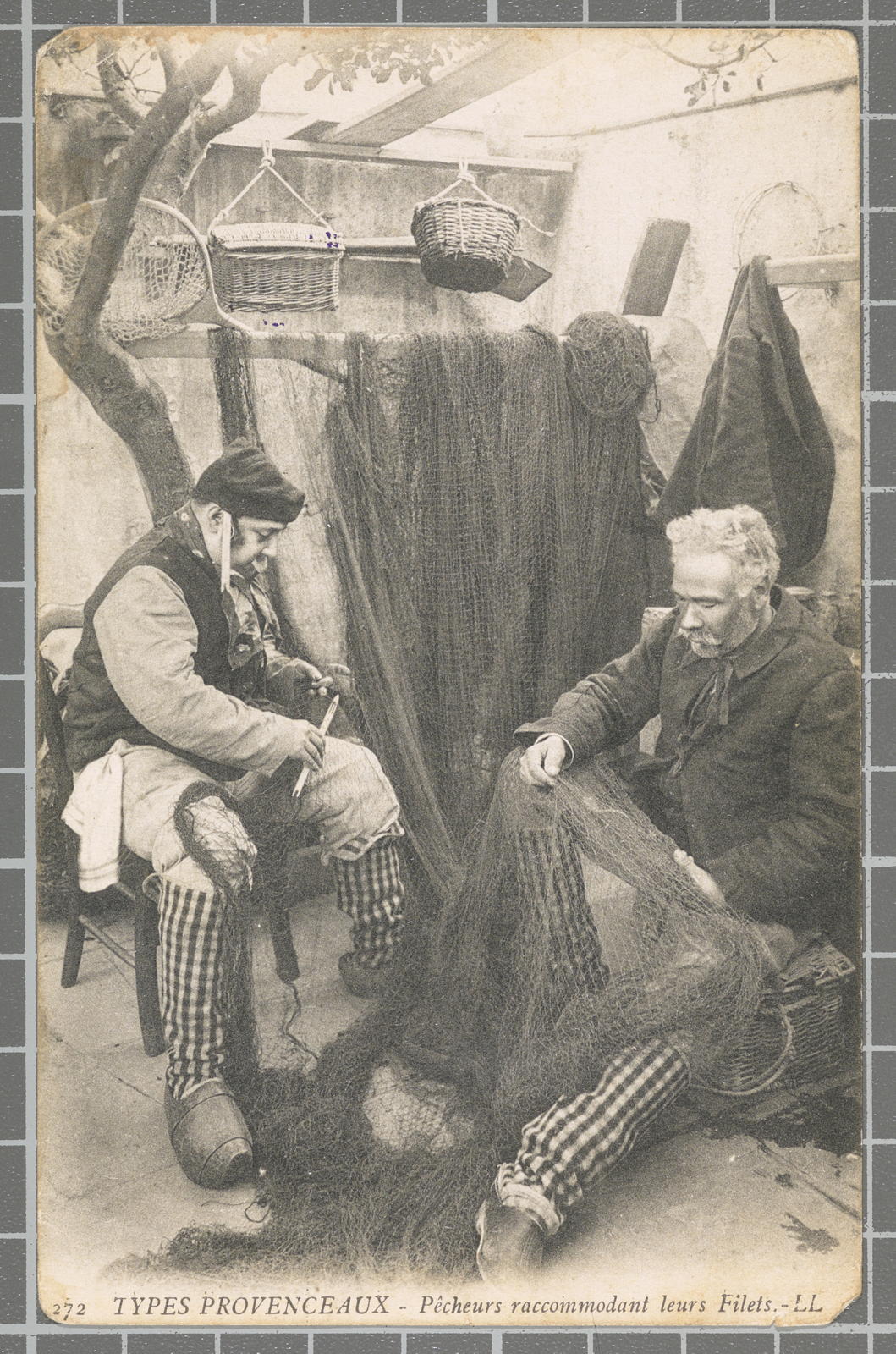 Desconegut, 272 Types provenceaux - Pêcheurs raccommodant leurs Filets. - LL