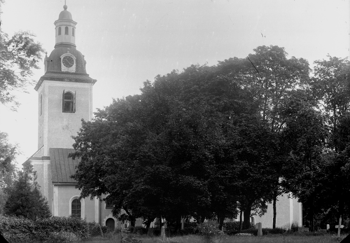 Gustaf Ferdinand Hallberg, Church and cemetery.
