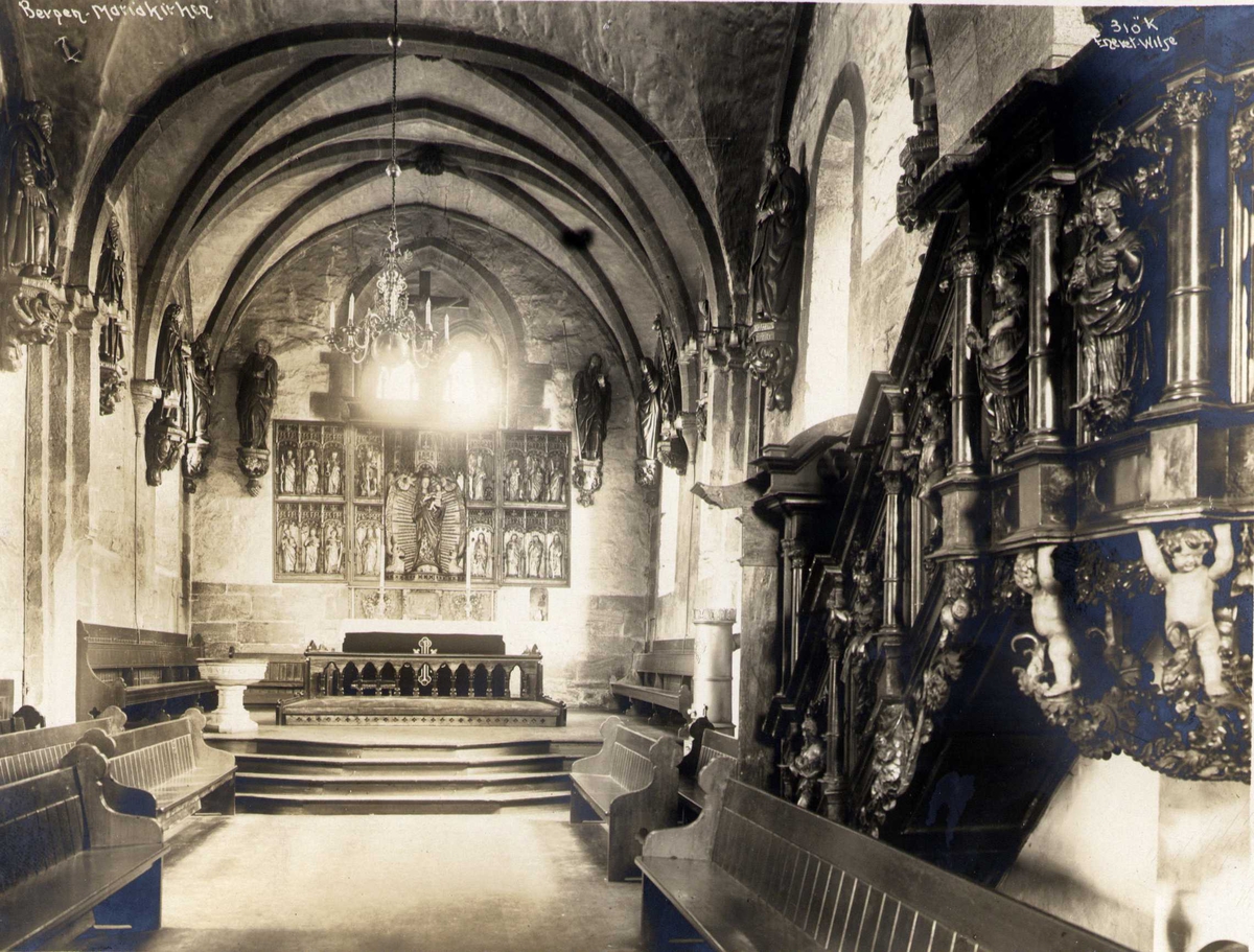 Anders Beer Wilse, Kirkeinteriør, Mariakirken, Bergen, Hordaland. Fotografet 1912.