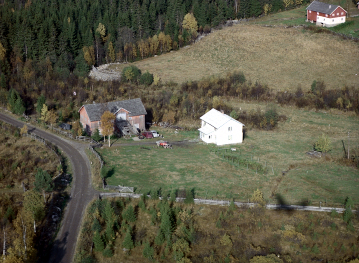 Widerøes Flyveselskap A/S, FLYFOTO ØSTÅS, VALLSET