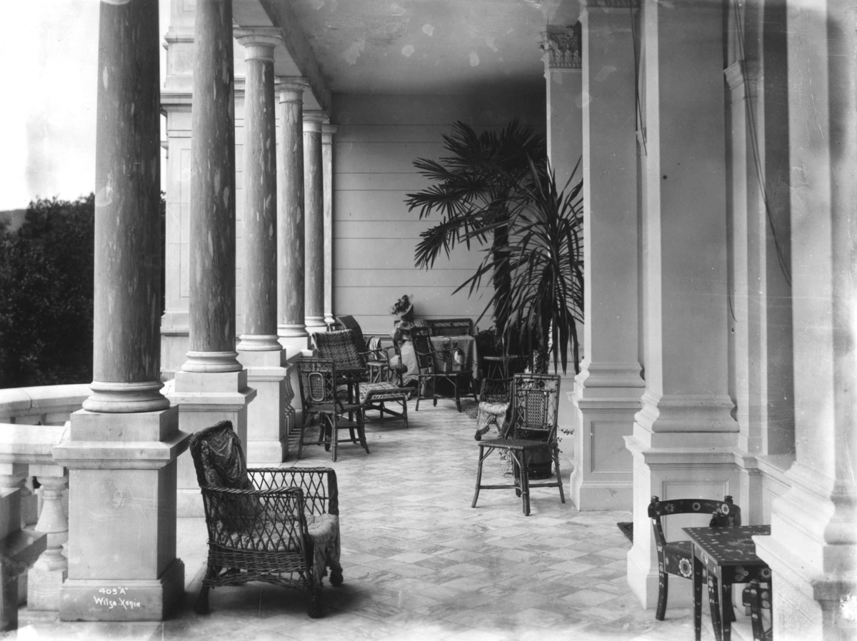 Anders Beer Wilse, Skøyen hovedgård, Oslo 1903. Verandaen.