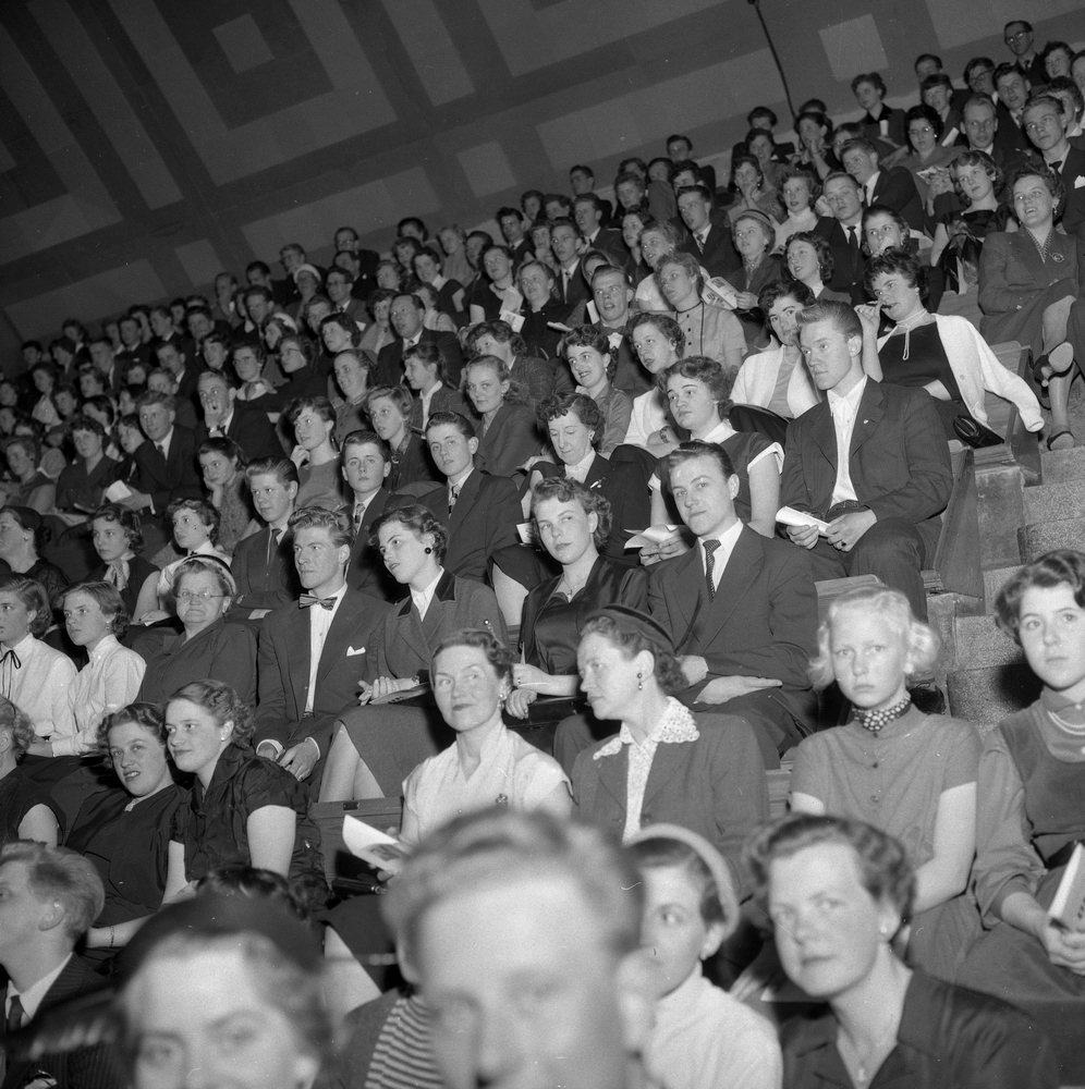 Örebro Kuriren, The show of mannequin by the ÖK. 4 April 1955