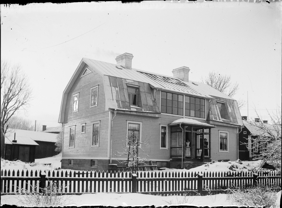 Skötsner-Edhlund, Fotograf Edhlunds villa med ateljén på övervåningen, Sjögatan, Östhammar, Uppland